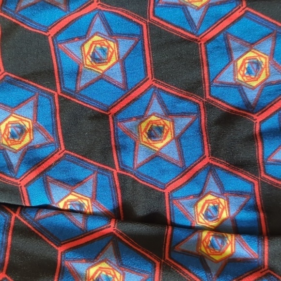 LuLaRoe Patriotic USA Red & Blue Star Print on Black Stretch Waist Skirt Size M - Picture 4 of 6